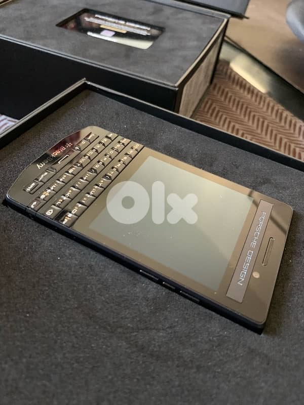 Blackberry Porsche Design 8