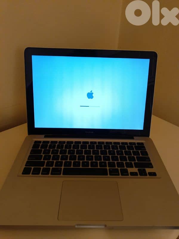 very clean Mac book and ipad for sale 2