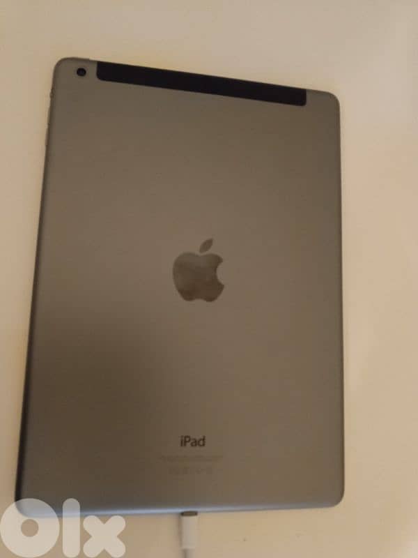 very clean Mac book and ipad for sale 4