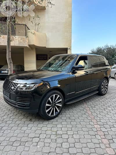 Range Rover Vogue V8 Dynamic 2018 black on black (clean carfax)