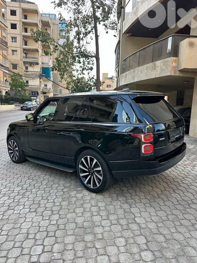 Range Rover Vogue V8 Dynamic 2018 black on black (clean carfax)