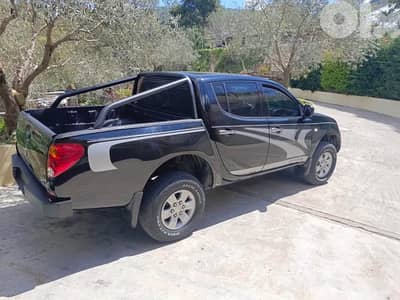 Mitsubishi L200 2012