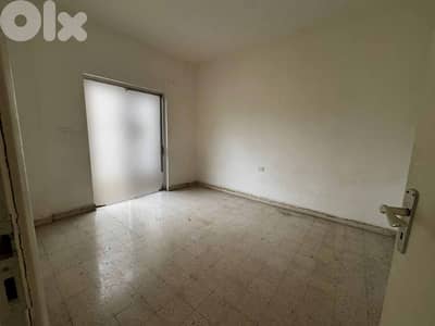 CATCH !! SPACIOUS APARTMENT IN HAMRA PRIME | 130SQ | HAKK-339