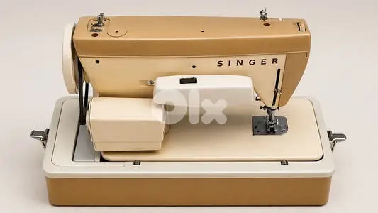 Singer Sewing Machine – Vintage Model – Excellent Condition
