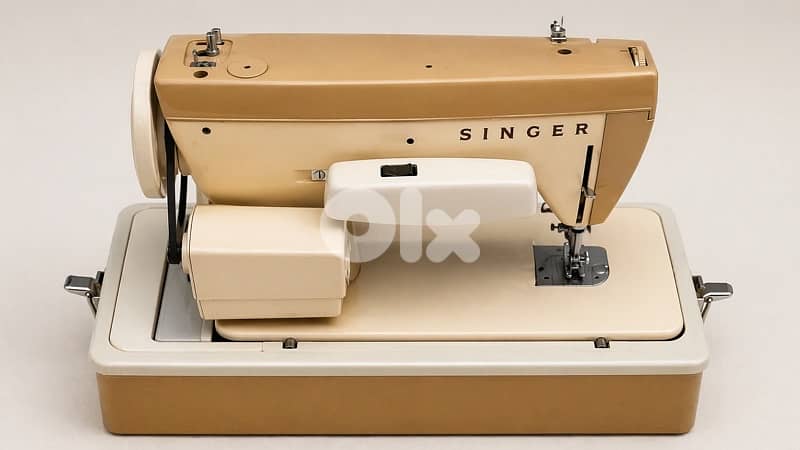 Singer Sewing Machine – Vintage Model – Excellent Condition 0