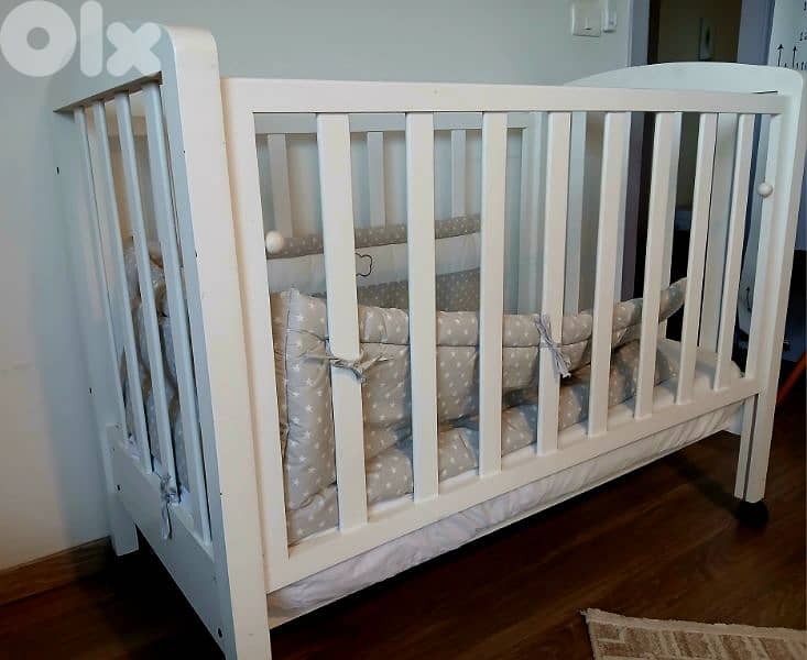 Baby Crib wood + Fap mattresses + accessories 1