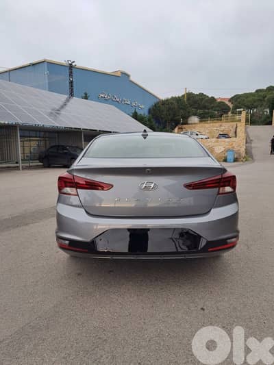 Hyundai Elantra 2019 | 76071276