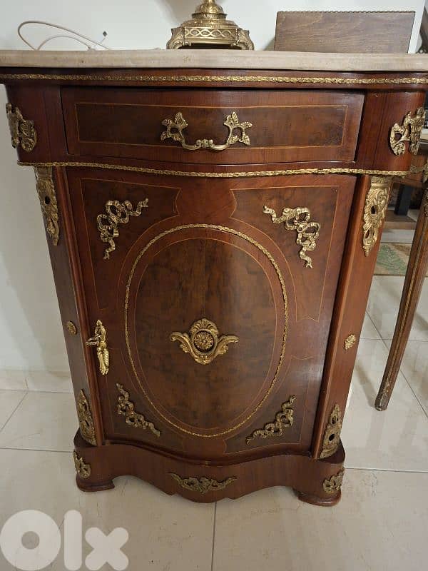 Antique cupboard 0