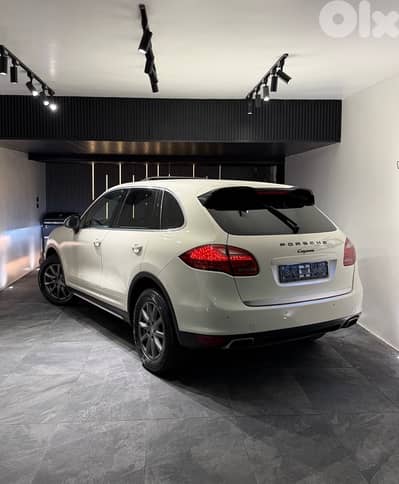 2011 Porsche Cayenne V6 Company Source “Porsche Beirut”