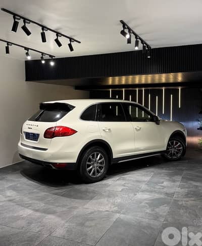 2011 Porsche Cayenne V6 Company Source “Porsche Beirut”