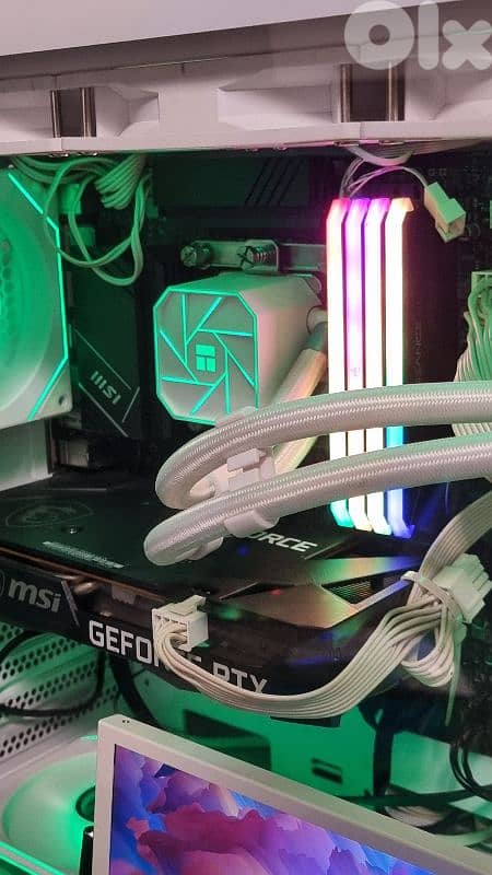 High-End RGB PC + 40” Monitor + UPS – Ready to Go 1