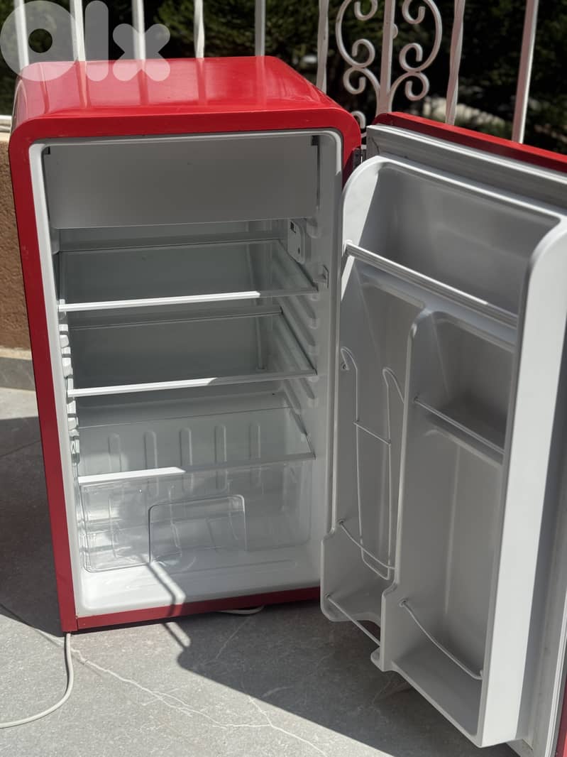 Nostalgia mini fridge براد 1