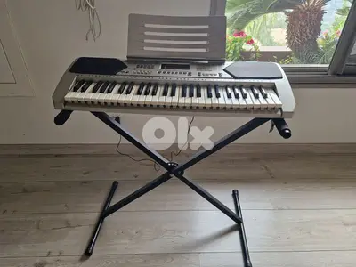 Electronic Keyboard with Stand