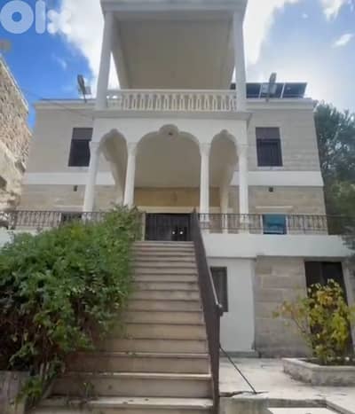 Traditional Stone Villa For Sale in Bhamdoun