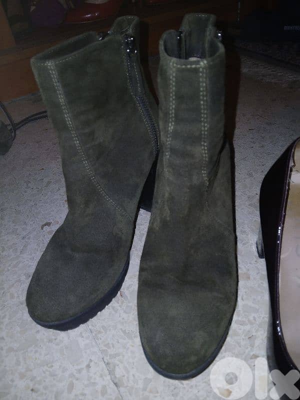 2 shoes size 9 0