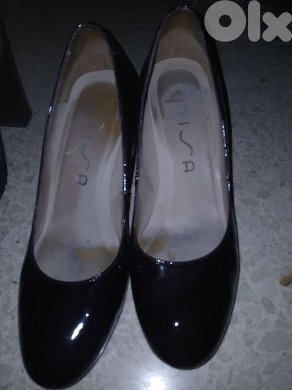 2 shoes size 9 3