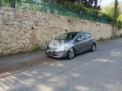 Peugeot 208 (2013) - 1 owner - Lebanese source