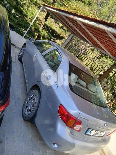 corolla 2009 , very clean