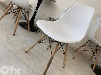 كراسي عدد ٨ بحالة ممتازة