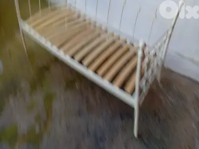 تخت  اوروبي akia شبه جديد