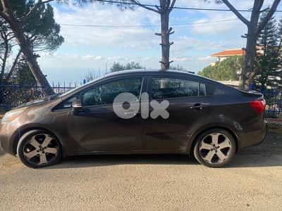 Kia Rio 2013 fully equiped (touch screen, sunlight roof, keyless)