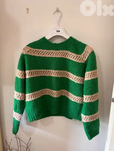 Betterose green and beige sweater