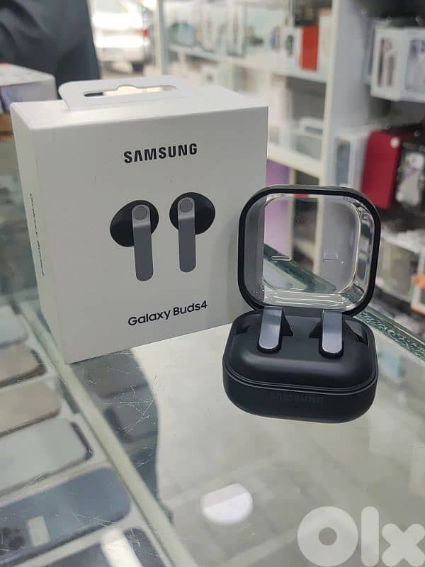 Samsung Galaxy buds 4 used 0