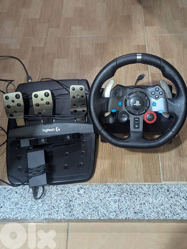 Logitech Racing Wheel with Pedals (PlayStation/PC) 4