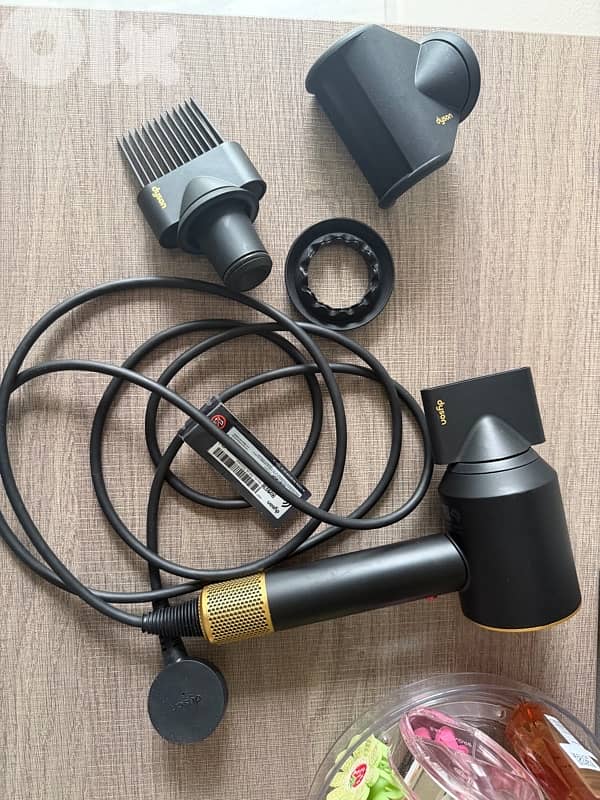 Dyson supersonic hairdryer / blowdyer (sechoir) 0