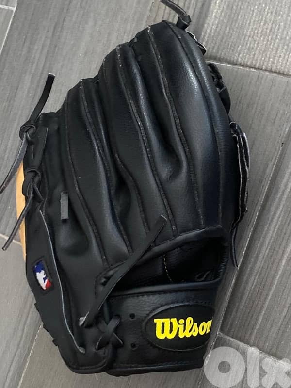 Baseball glove 1