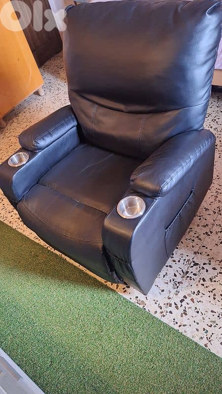 comfy couch in very good condition 0