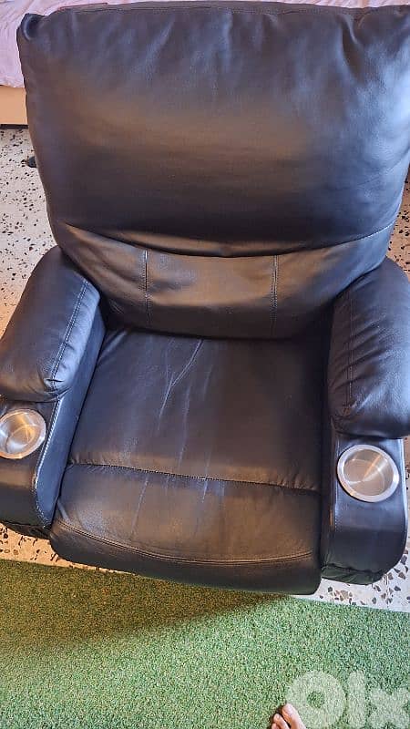 comfy couch in very good condition 1