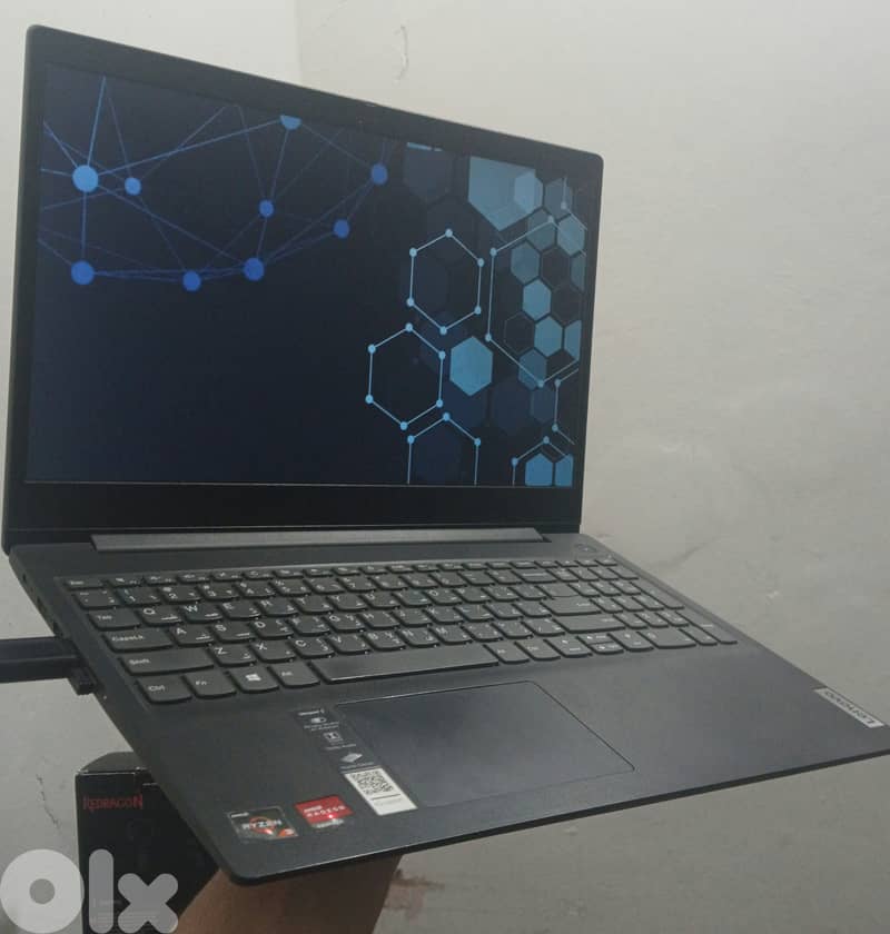 lenovo ryzen3 3250u, 2gb vram , 12gb ram , ssd 1,5t , 350$ 2
