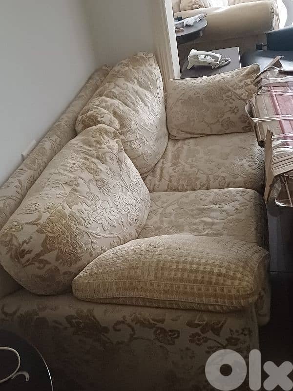 living room and salon 0