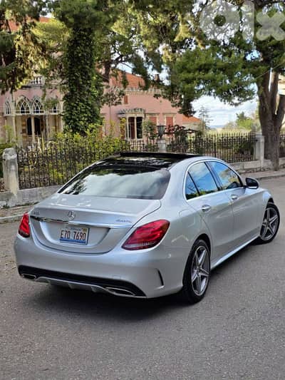 Mercedes-Benz c300 2018 clean carfax