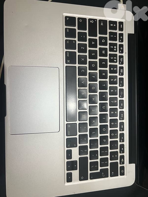 MacBook Pro (Retina, 13-inch, Early 2015) - 256GB SSD / 8GB RAM 11