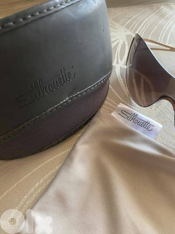 Silhouette 8127 1