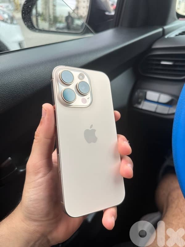 iPhone 16 Pro used like new 0