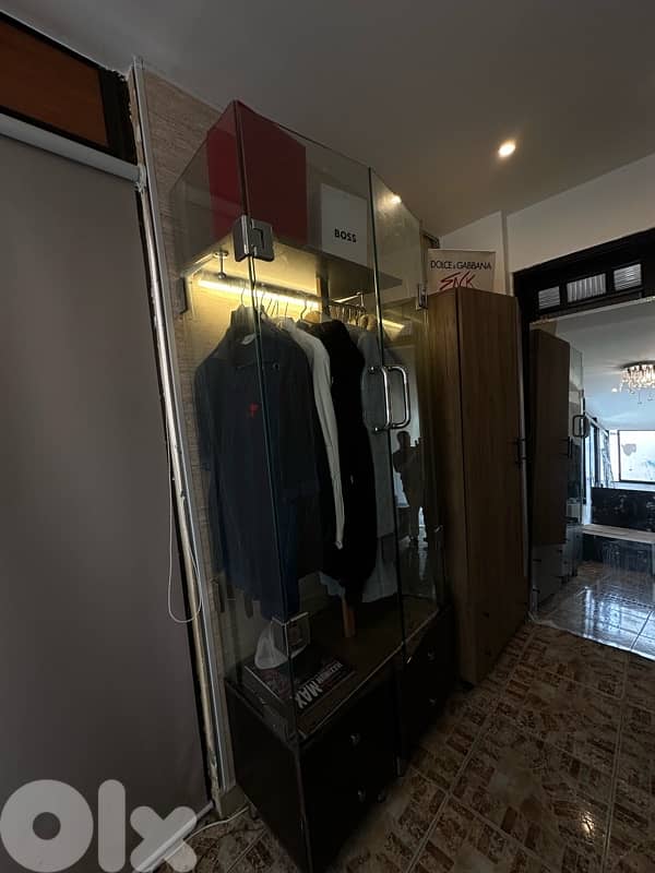 glass closet - wood closet خزانة خشب خزانة قزاز 9