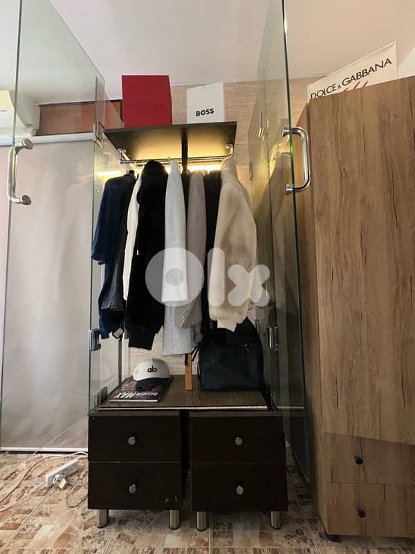 glass closet - wood closet خزانة خشب خزانة قزاز 1