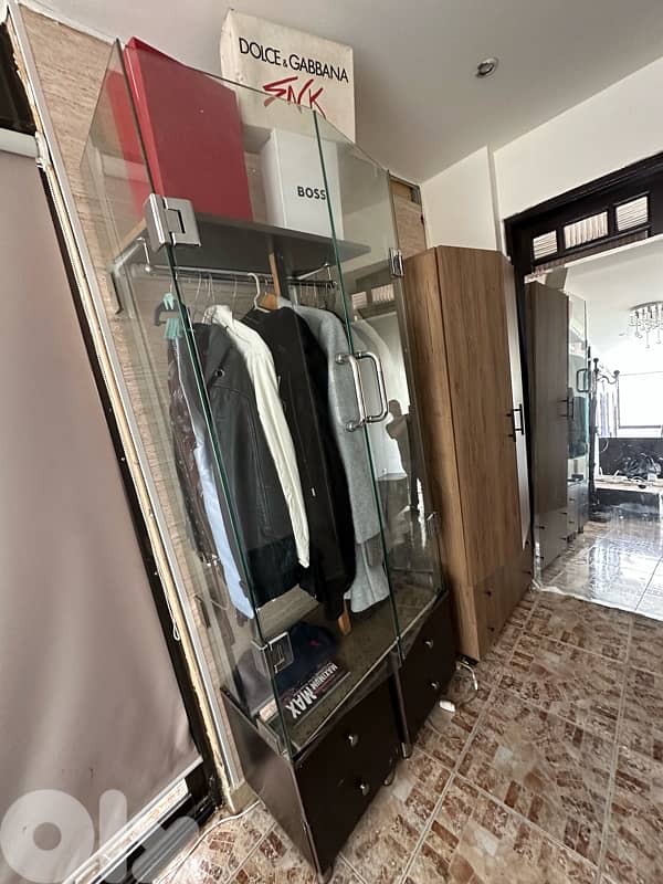 glass closet - wood closet خزانة خشب خزانة قزاز 12