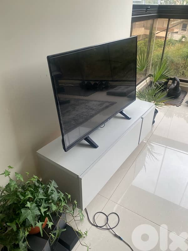 JVC 45” TV 1