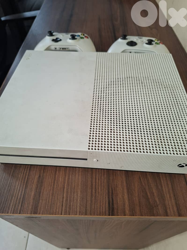Xbox one s 1tb with  2 controllers from America 0