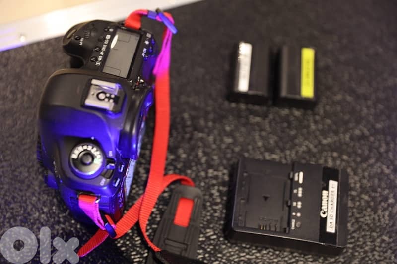 Canon 5D Mark III + 2 Batteries 1