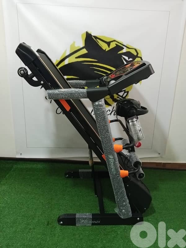 Treadmill bonanza 2,5 hp motor Automatic incline Vibration massage 3
