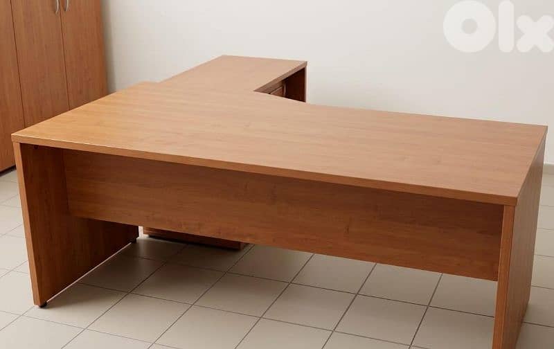 L-shaped desk 0