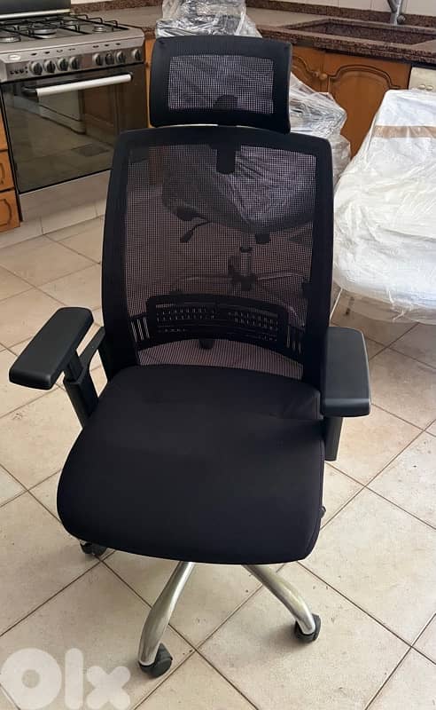 2 Office chairs 0