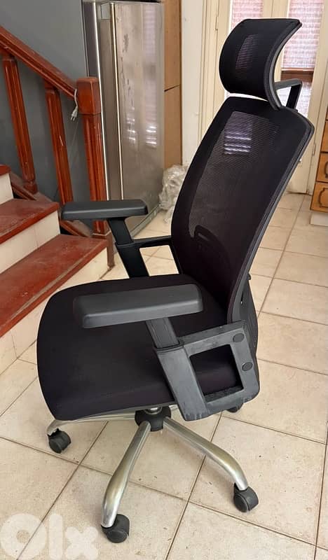 2 Office chairs 1