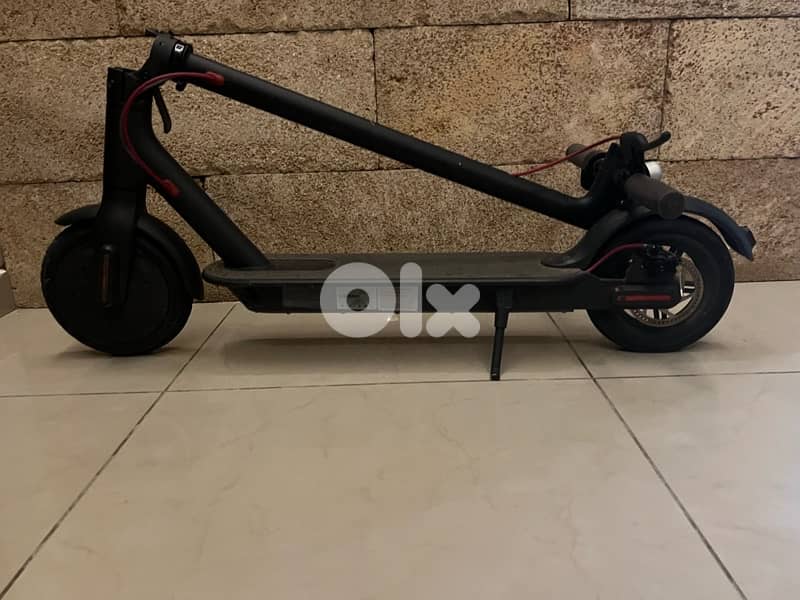 Xiaomi M365 Electric Scooter – Excellent Condition 1