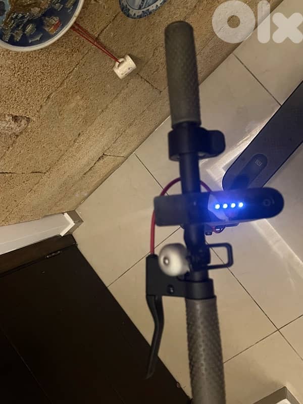 Xiaomi M365 Electric Scooter – Excellent Condition 3